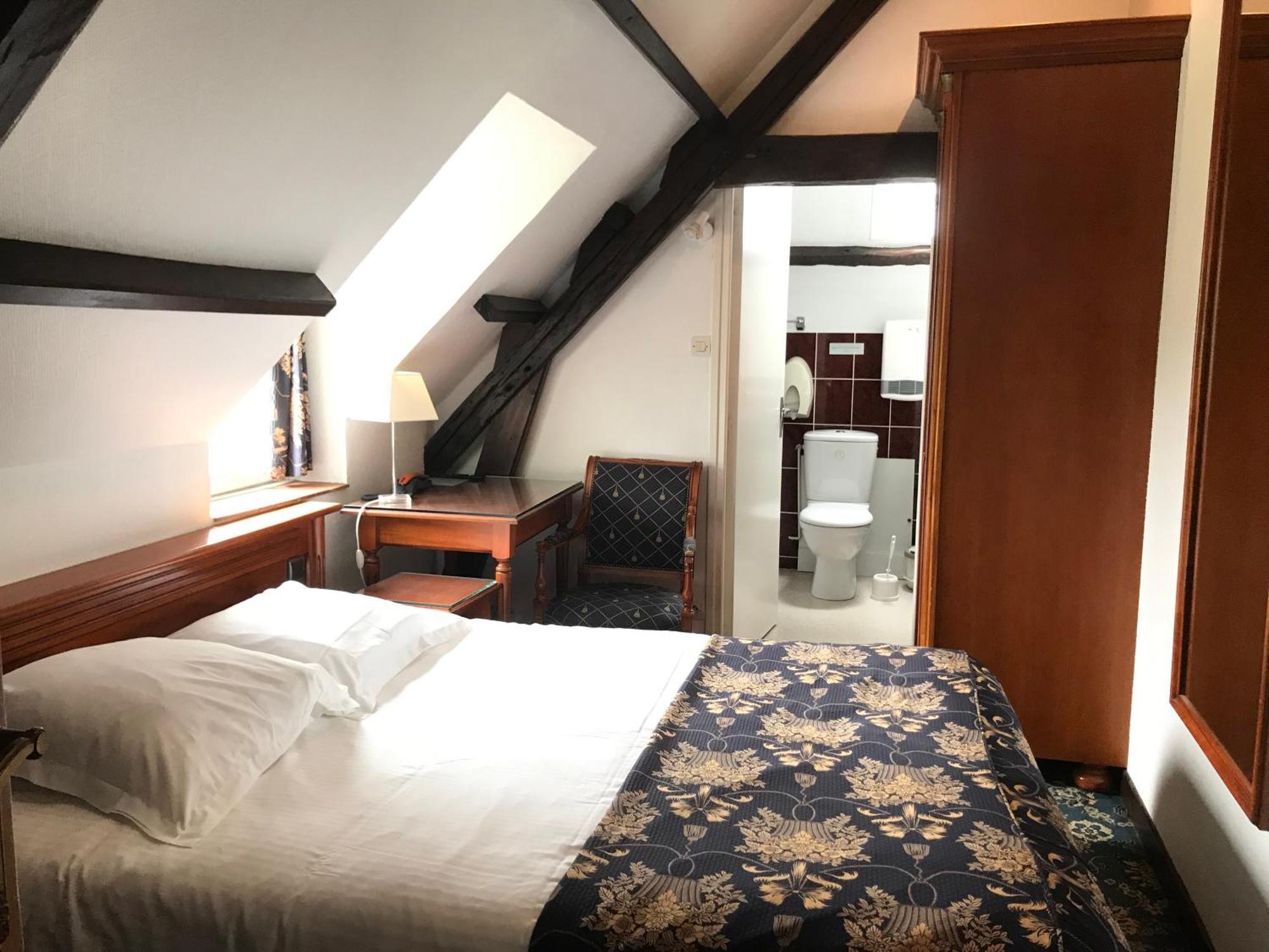 Logis Hotel & Restaurant - Le Chateau Des Tourelles 3 Etoiles Le Wast エクステリア 写真