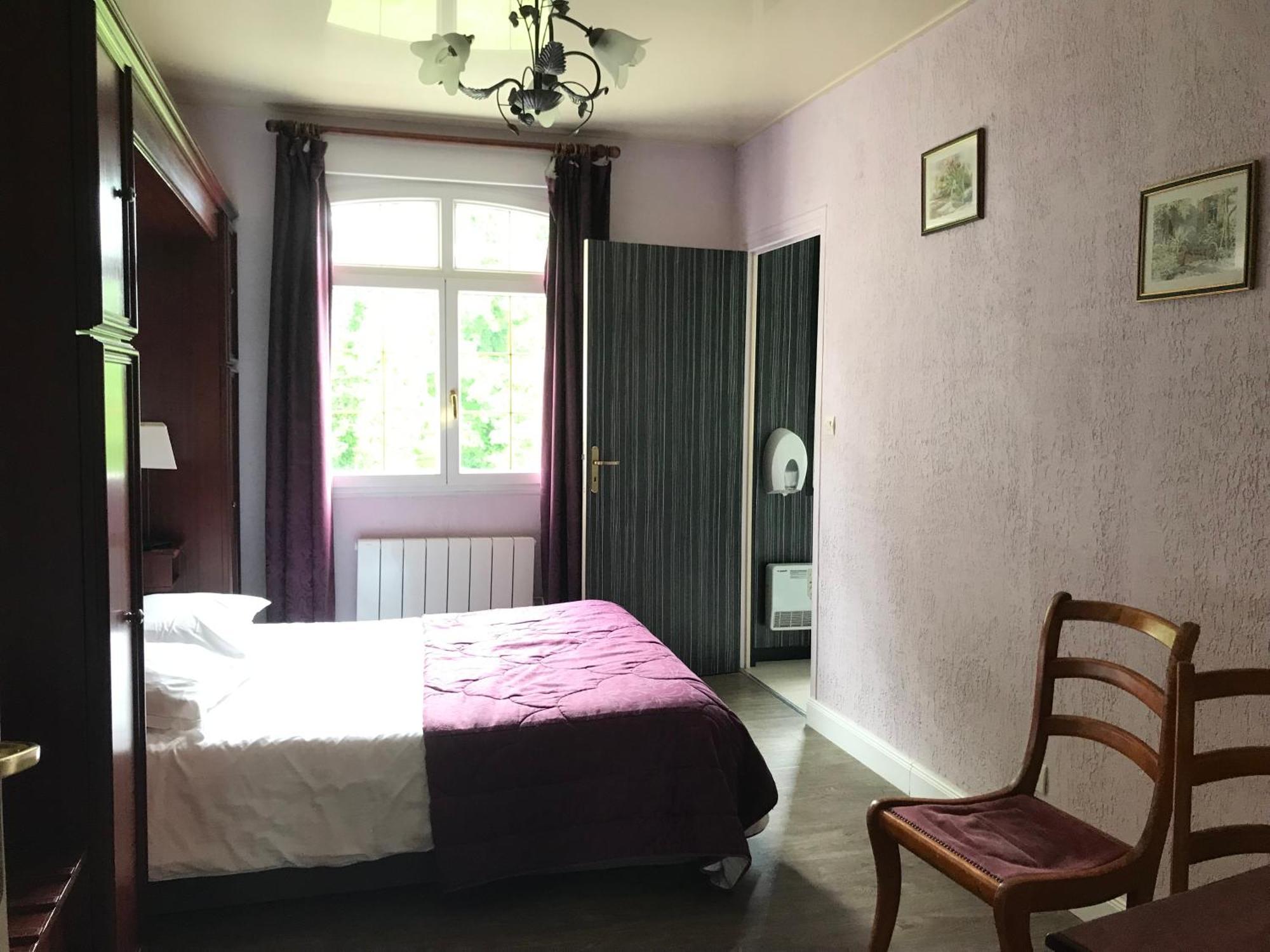 Logis Hotel & Restaurant - Le Chateau Des Tourelles 3 Etoiles Le Wast エクステリア 写真