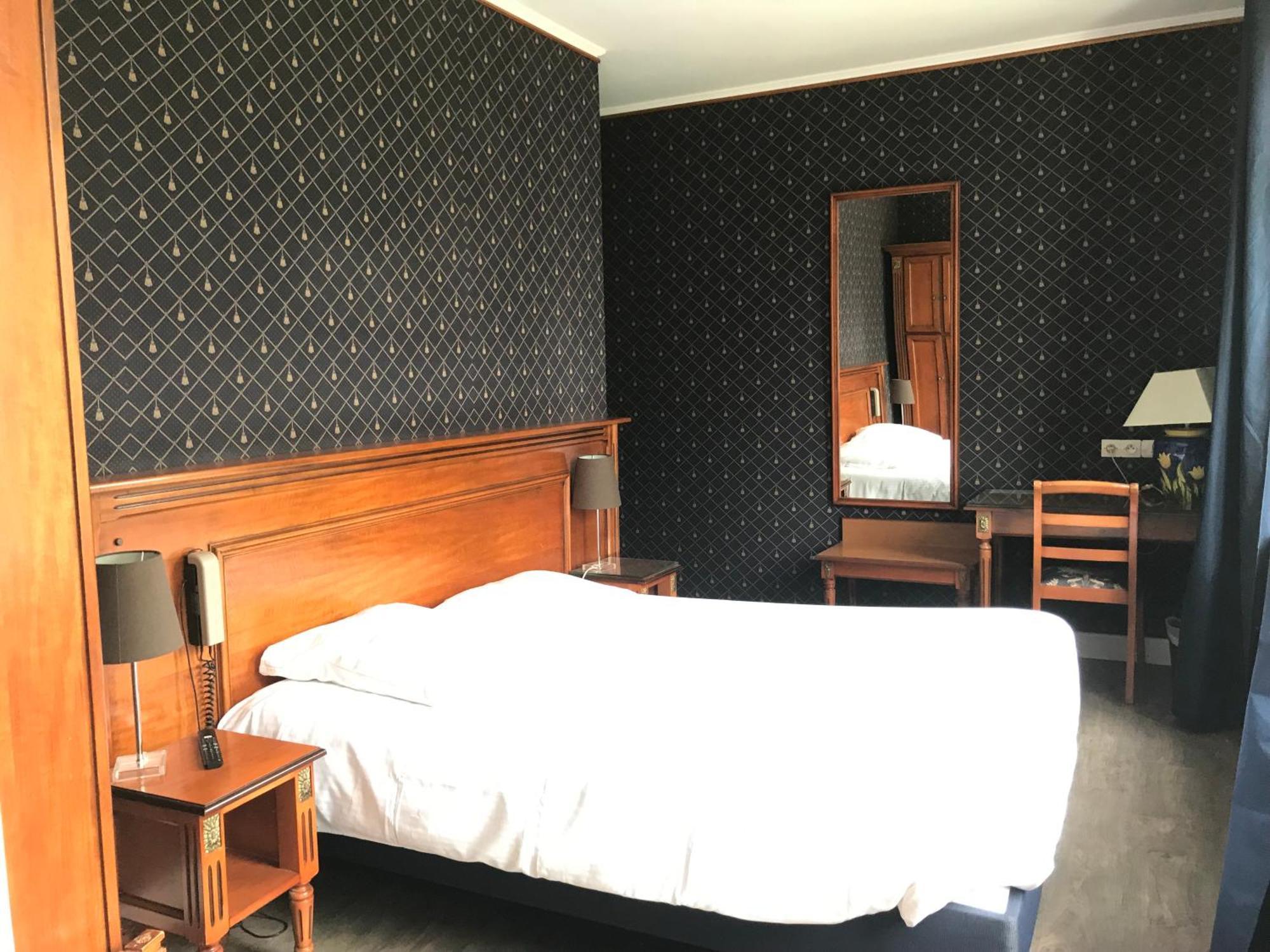 Logis Hotel & Restaurant - Le Chateau Des Tourelles 3 Etoiles Le Wast エクステリア 写真