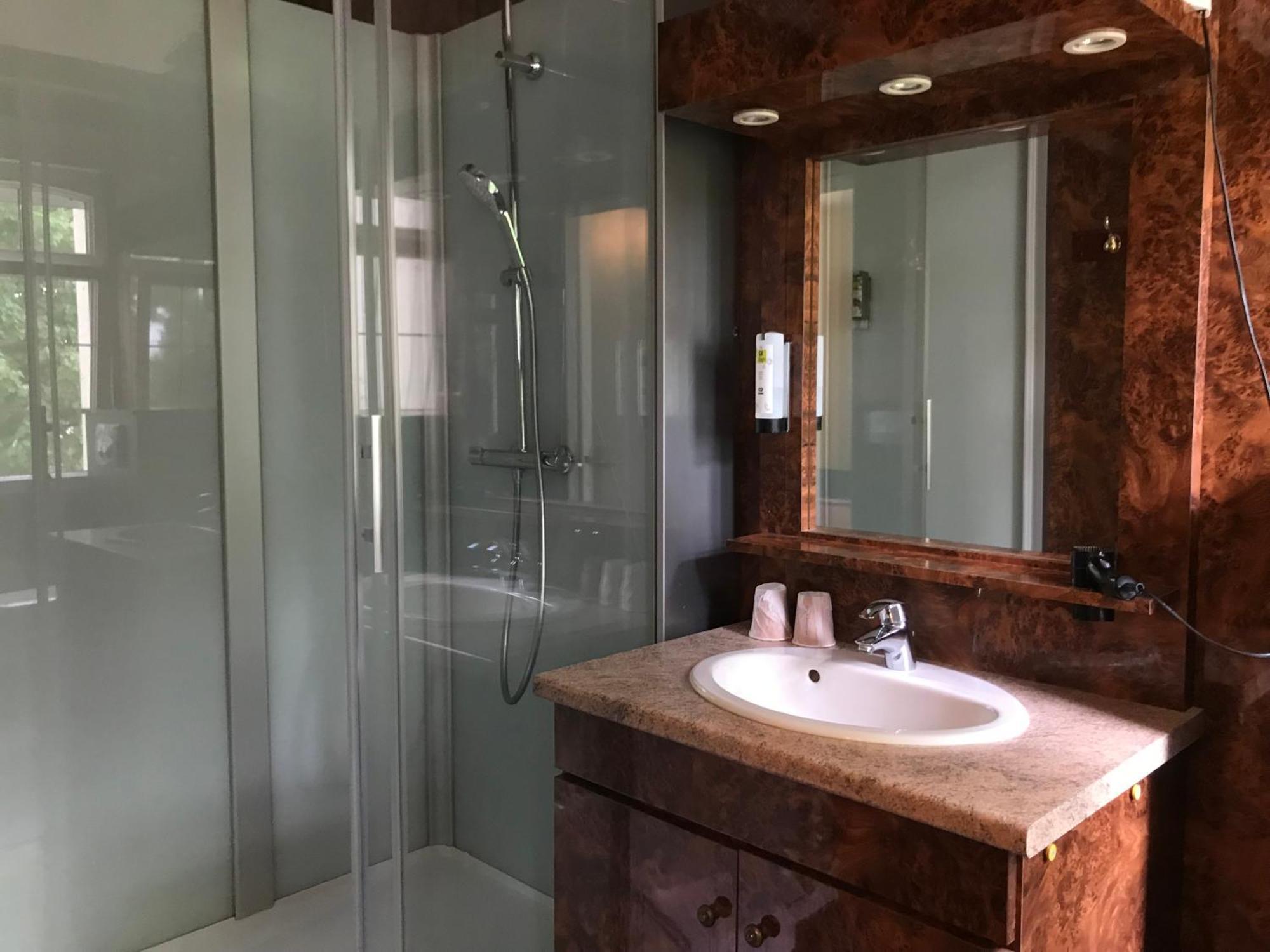 Logis Hotel & Restaurant - Le Chateau Des Tourelles 3 Etoiles Le Wast エクステリア 写真