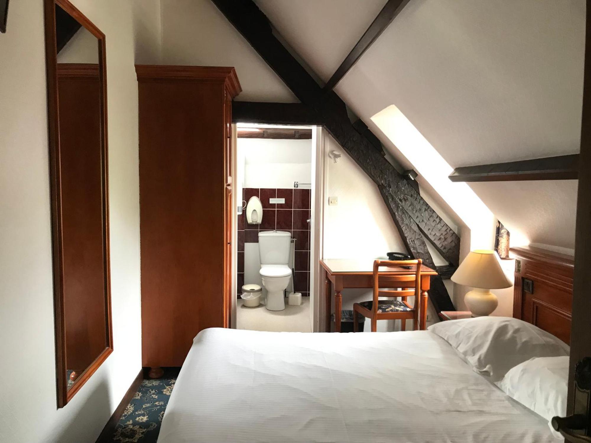 Logis Hotel & Restaurant - Le Chateau Des Tourelles 3 Etoiles Le Wast エクステリア 写真