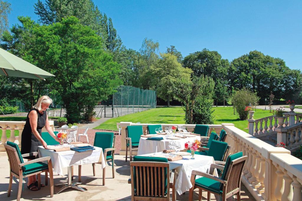 Logis Hotel & Restaurant - Le Chateau Des Tourelles 3 Etoiles Le Wast エクステリア 写真