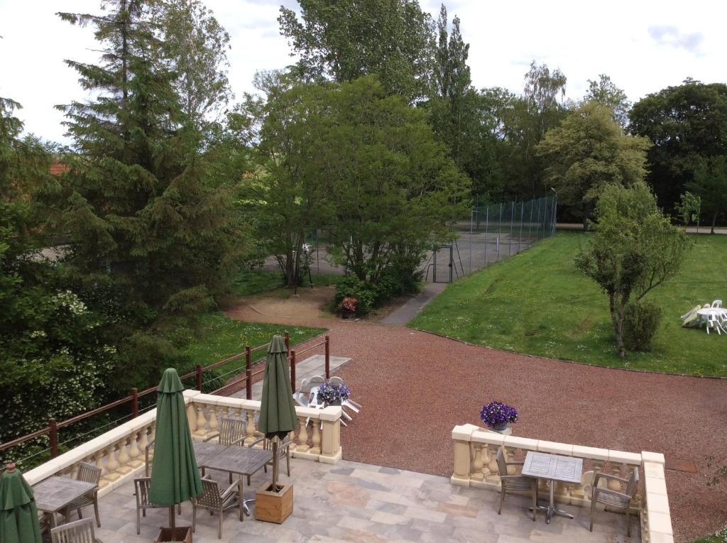 Logis Hotel & Restaurant - Le Chateau Des Tourelles 3 Etoiles Le Wast エクステリア 写真